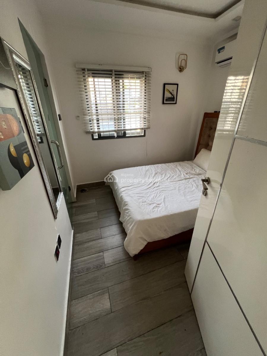 Clean, Serviced and Fully Furnished Mini-flat, with Visitors Toilet, Lekki Phase 1, Lekki, Lagos, Mini Flat (room and Parlour) for Rent