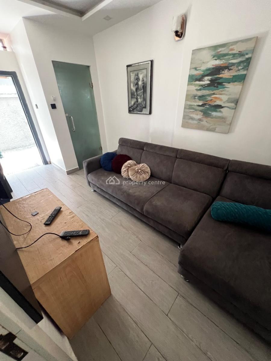 Clean, Serviced and Fully Furnished Mini-flat, with Visitors Toilet, Lekki Phase 1, Lekki, Lagos, Mini Flat (room and Parlour) for Rent