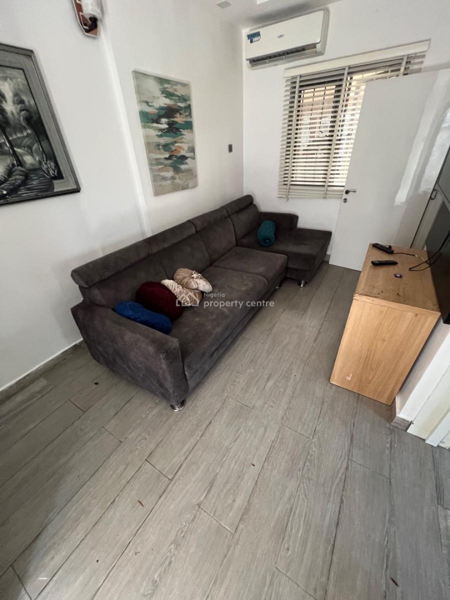 Clean, Serviced and Fully Furnished Mini-flat, with Visitors Toilet, Lekki Phase 1, Lekki, Lagos, Mini Flat (room and Parlour) for Rent