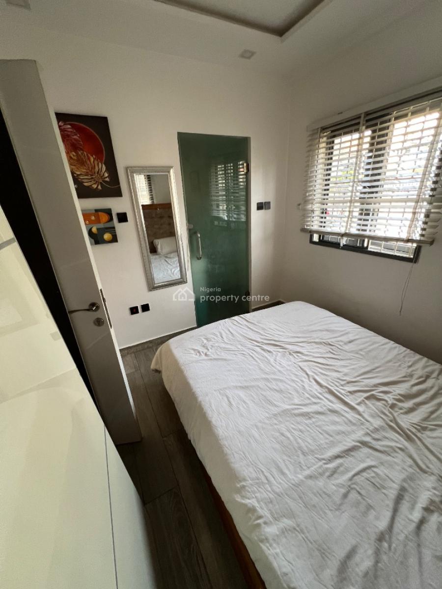 Clean, Serviced and Fully Furnished Mini-flat, with Visitors Toilet, Lekki Phase 1, Lekki, Lagos, Mini Flat (room and Parlour) for Rent