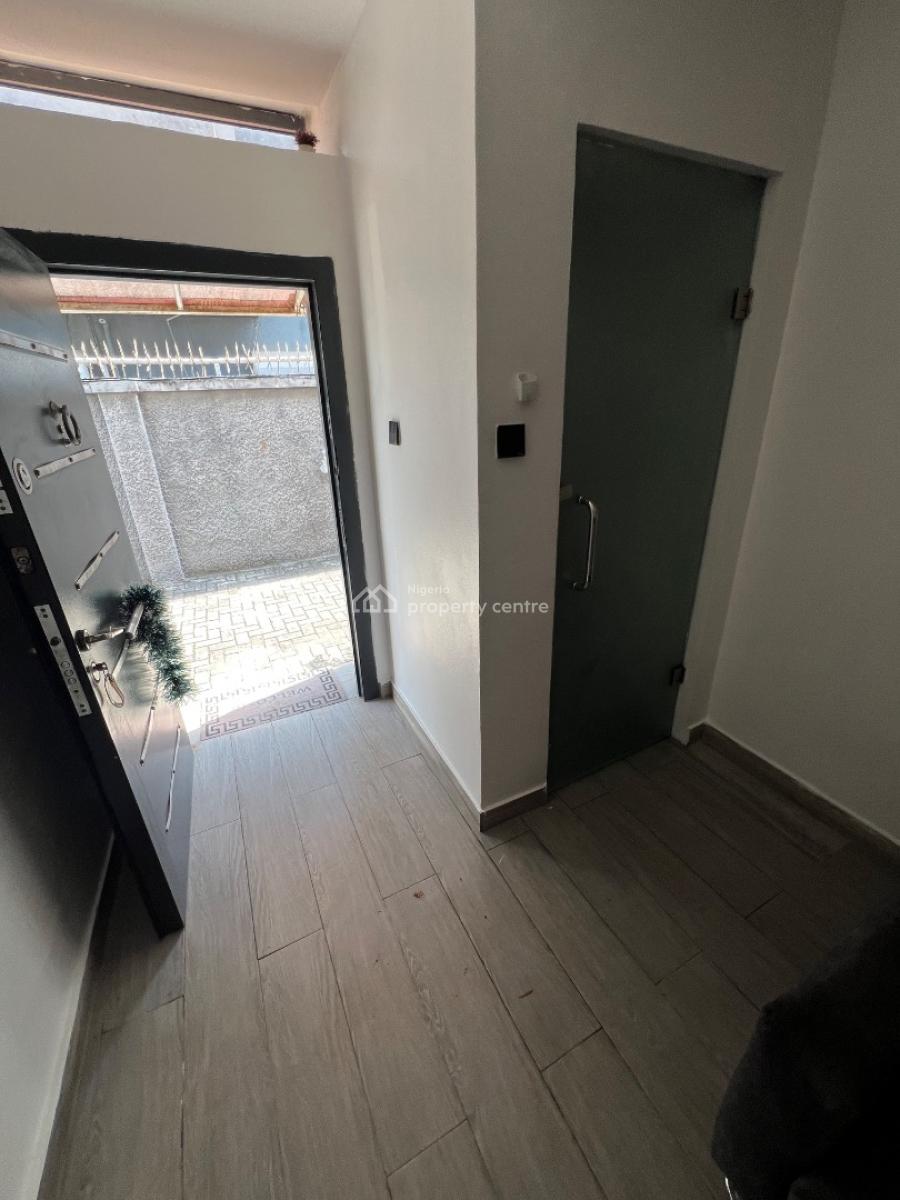 Clean, Serviced and Fully Furnished Mini-flat, with Visitors Toilet, Lekki Phase 1, Lekki, Lagos, Mini Flat (room and Parlour) for Rent