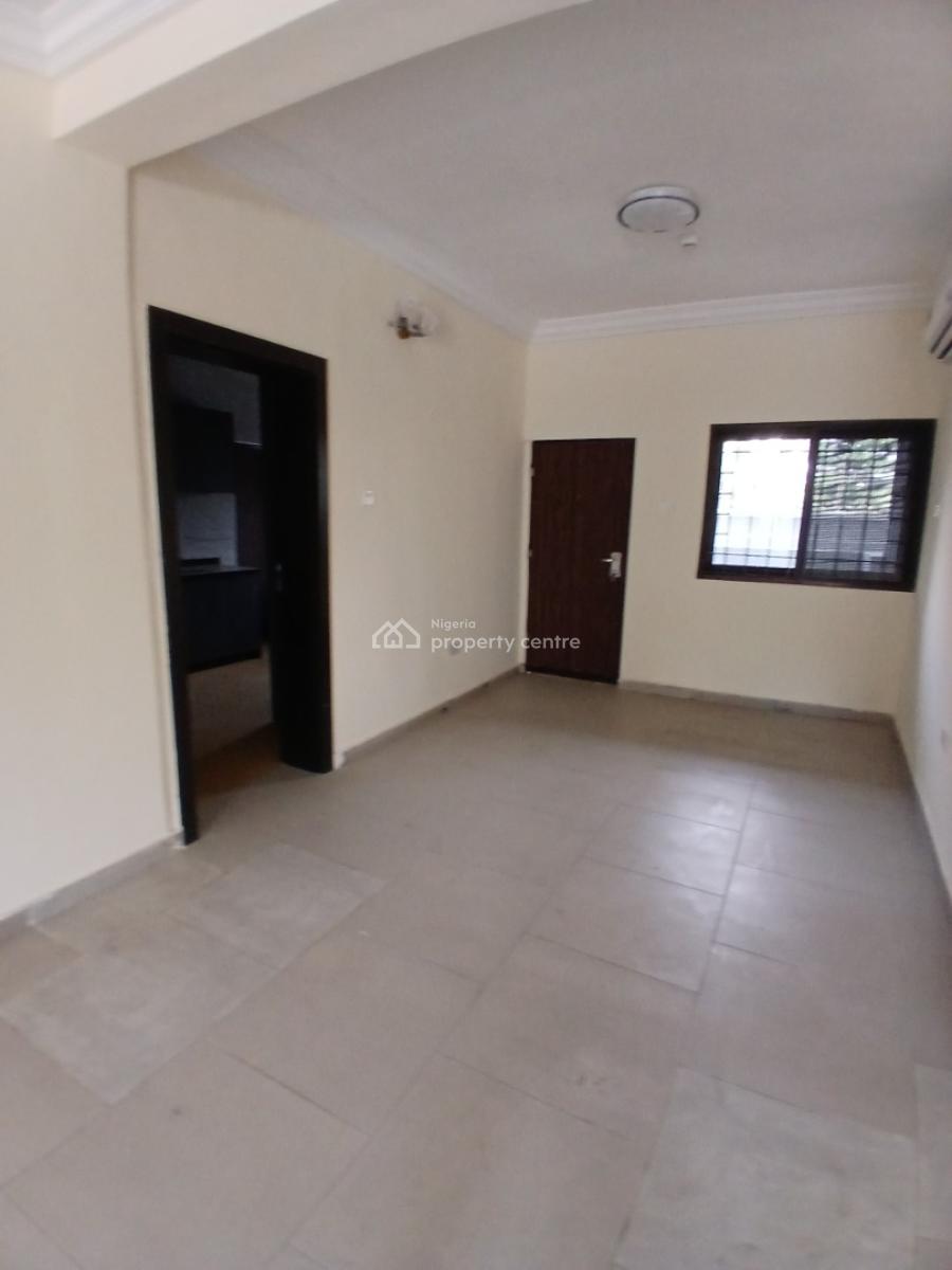 Its a Brand New and Serviced with 24/7 Power Supply 3 Bedroom En-suit, Lekki Phase 1, Lekki, Lagos, Flat / Apartment for Rent