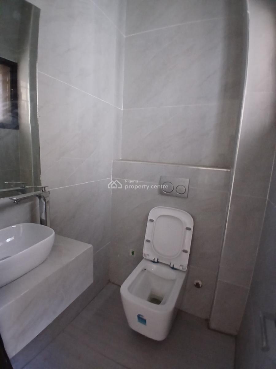 Its a Brand New and Serviced with 24/7 Power Supply 3 Bedroom En-suit, Lekki Phase 1, Lekki, Lagos, Flat / Apartment for Rent