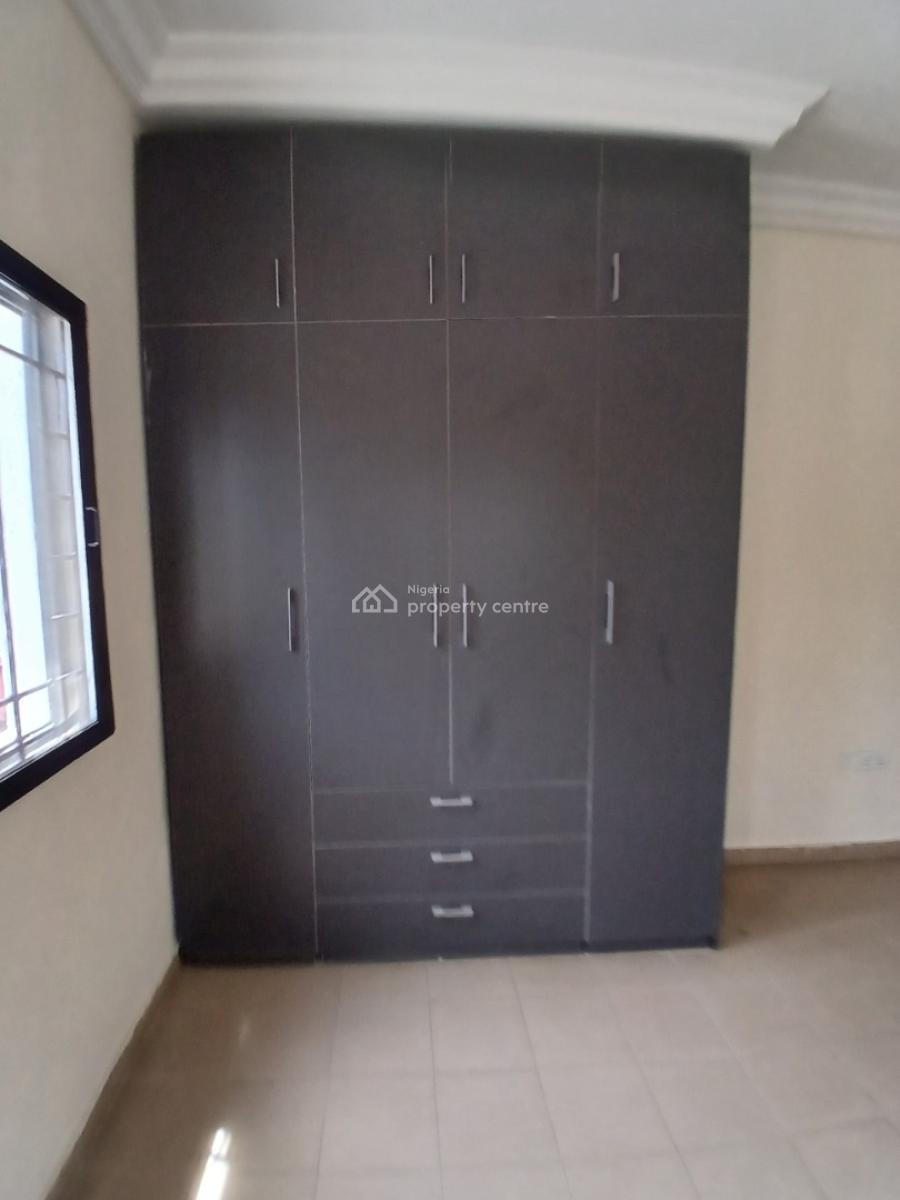 Its a Brand New and Serviced with 24/7 Power Supply 3 Bedroom En-suit, Lekki Phase 1, Lekki, Lagos, Flat / Apartment for Rent