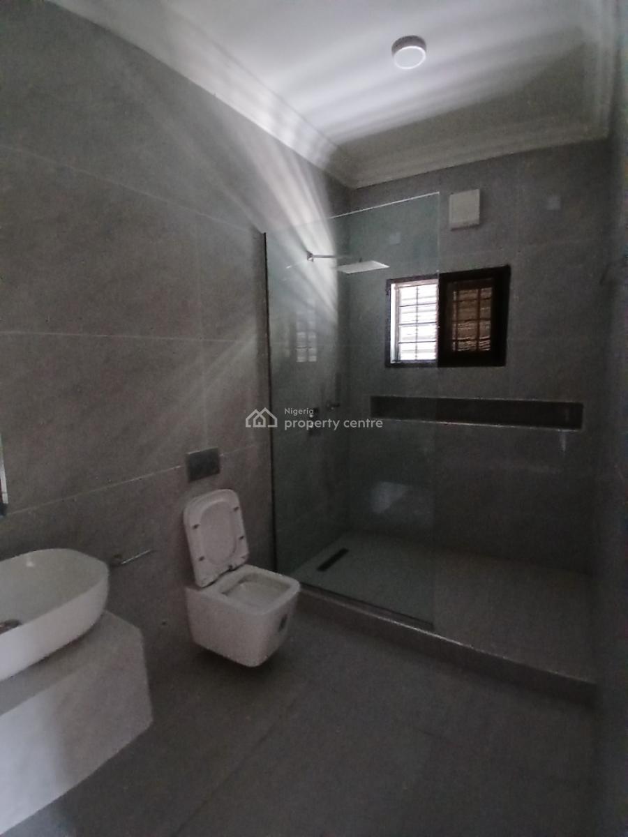 Its a Brand New and Serviced with 24/7 Power Supply 3 Bedroom En-suit, Lekki Phase 1, Lekki, Lagos, Flat / Apartment for Rent