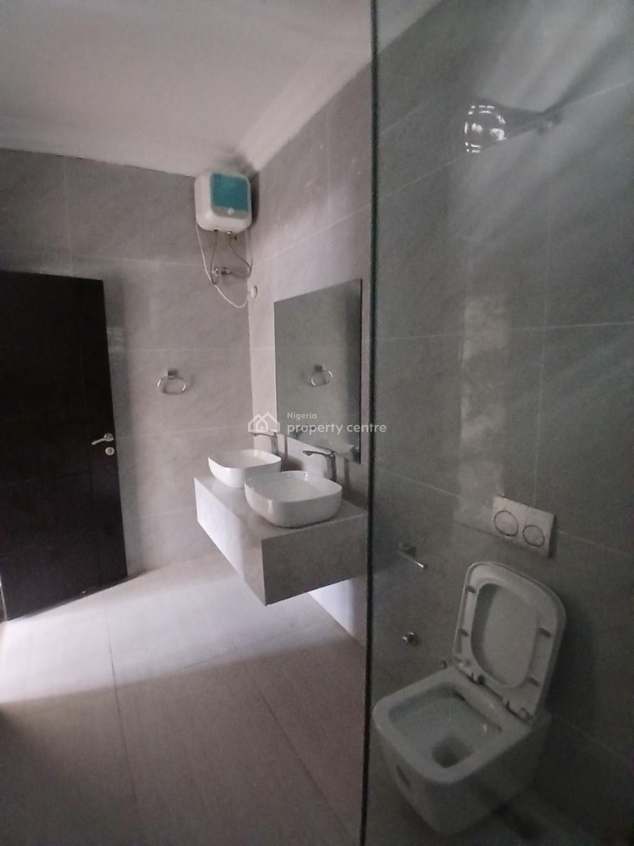 Its a Brand New and Serviced with 24/7 Power Supply 3 Bedroom En-suit, Lekki Phase 1, Lekki, Lagos, Flat / Apartment for Rent