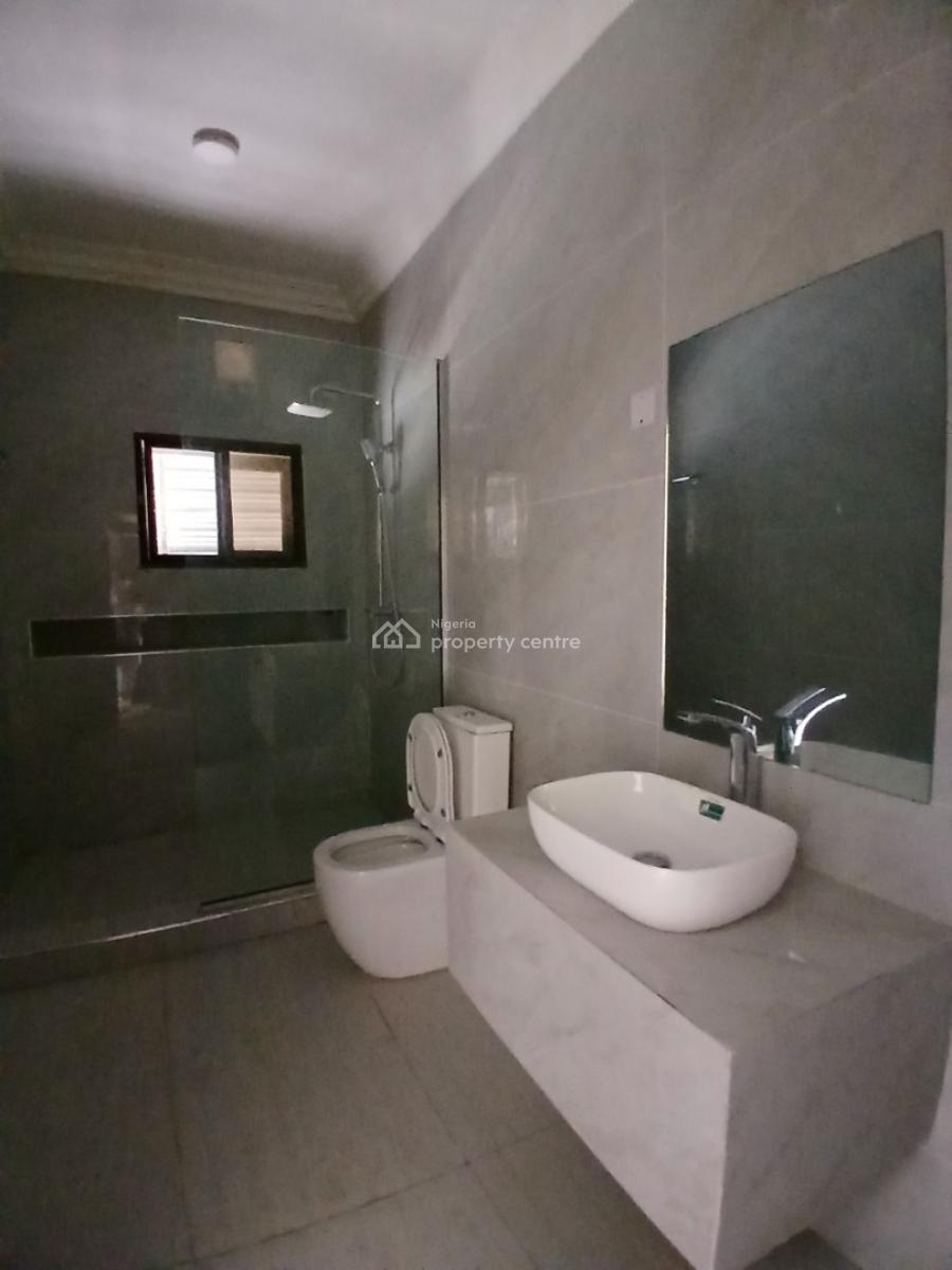 Its a Brand New and Serviced with 24/7 Power Supply 3 Bedroom En-suit, Lekki Phase 1, Lekki, Lagos, Flat / Apartment for Rent
