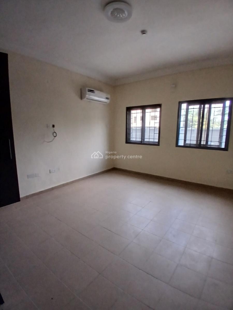 Its a Brand New and Serviced with 24/7 Power Supply 3 Bedroom En-suit, Lekki Phase 1, Lekki, Lagos, Flat / Apartment for Rent