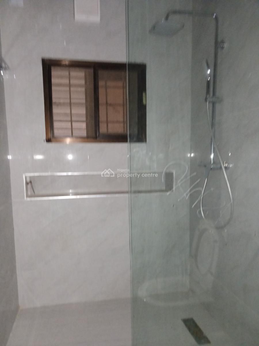 Its a Brand New and Serviced with 24/7 Power Supply 3 Bedroom En-suit, Lekki Phase 1, Lekki, Lagos, Flat / Apartment for Rent