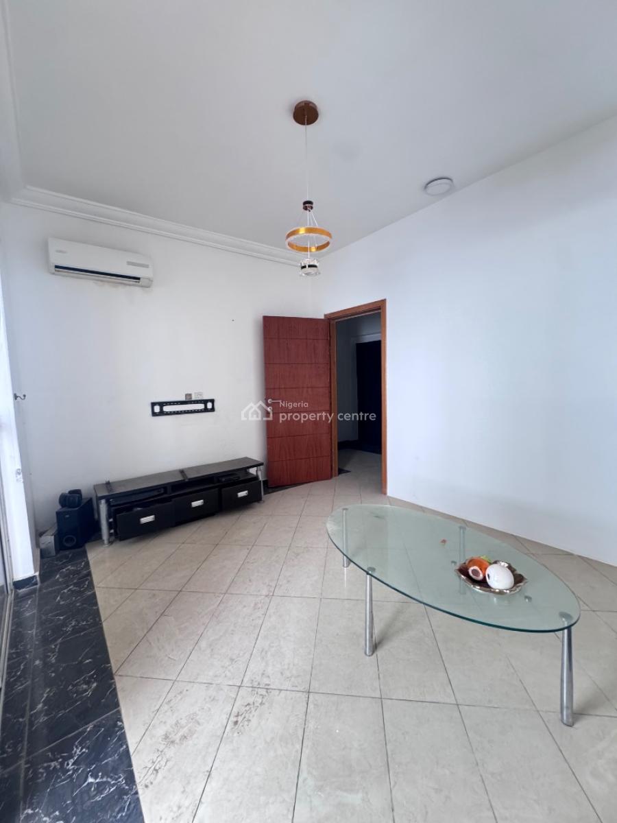 Clean 2bedroom Flat Upstairs, Ikate Lekki Lagos, Lekki, Lagos, Flat / Apartment for Rent