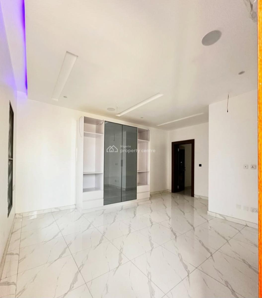 Serviced with 24/7 Power Supply 2 Bedroom En-suite Flat with Fitted Ki, Lekki Phase 1, Lekki, Lagos, Flat / Apartment for Rent