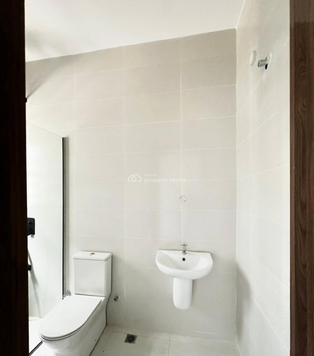 Serviced with 24/7 Power Supply 2 Bedroom En-suite Flat with Fitted Ki, Lekki Phase 1, Lekki, Lagos, Flat / Apartment for Rent