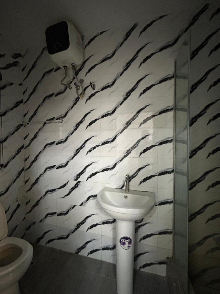 a Classy and Well Maintained Block of 6 Units of 2 Bedroom Flats, Off Admiralty Way, Lekki Phase 1, Lekki, Lagos, Flat / Apartment for Rent