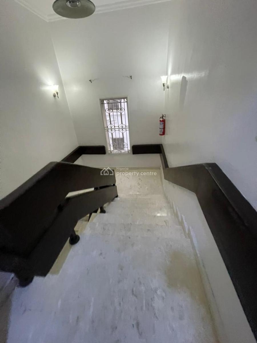 Luxury Sharp Renovated 2 Bedroom Apartment, Admiralty Way, Lekki Phase 1, Lekki, Lagos, Flat / Apartment for Rent