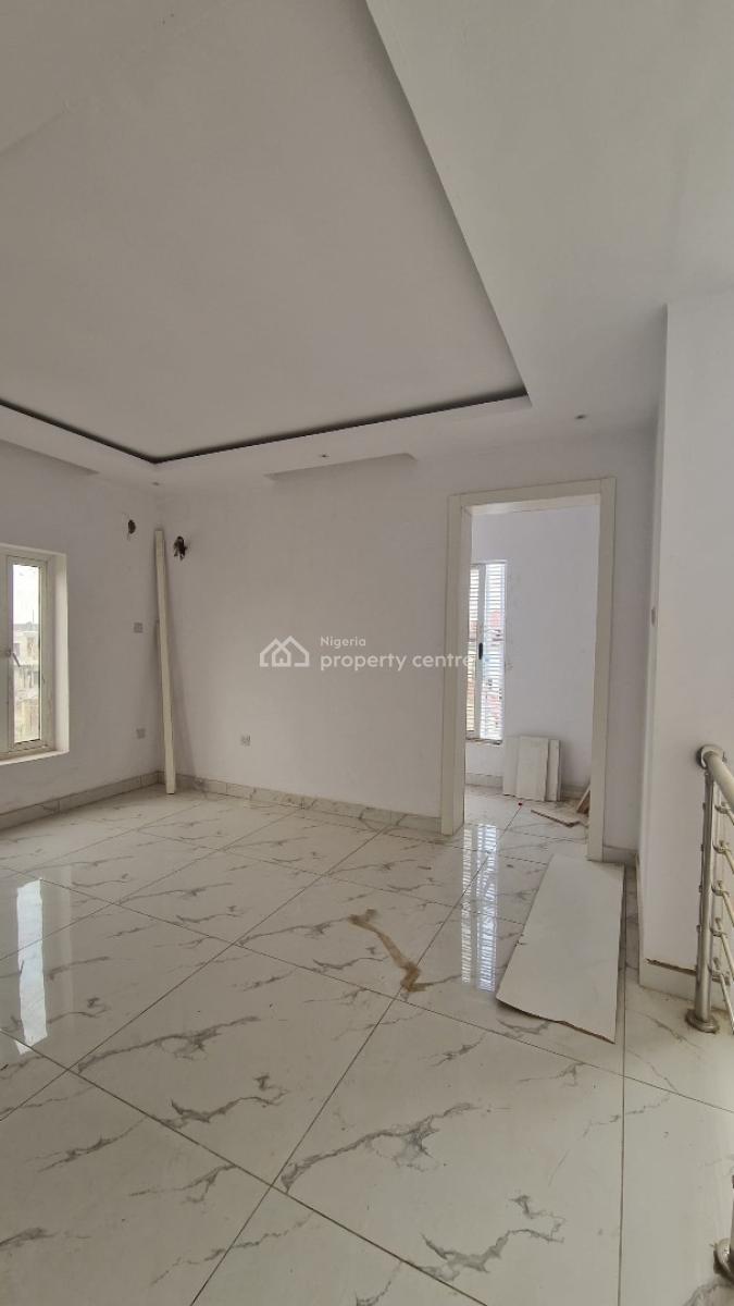 Triplex Detached Duplex of 4 Bedrooms with Bq, Kolapo Ishola Gra, Akobo, Ibadan, Oyo, Detached Duplex for Sale