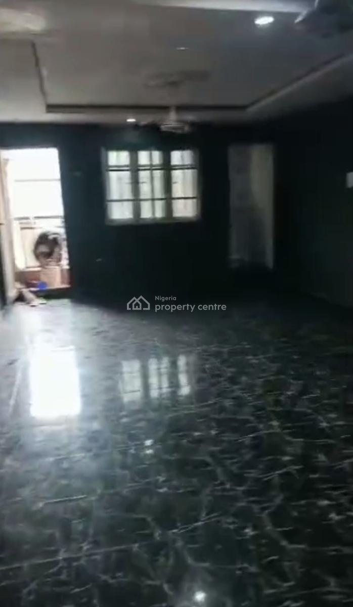 Spacious Standard 2 Bedroom Apartment with Car Pack, Adekunle, Yaba, Lagos, Flat / Apartment for Rent