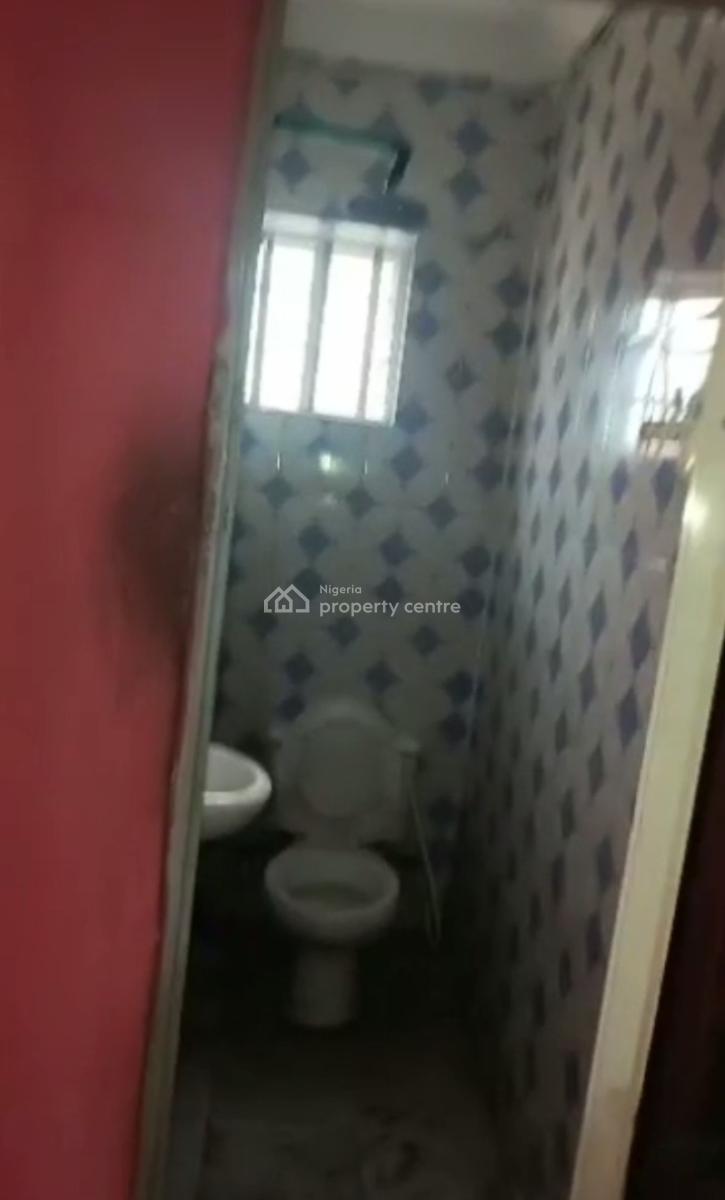 Spacious Standard 2 Bedroom Apartment with Car Pack, Adekunle, Yaba, Lagos, Flat / Apartment for Rent