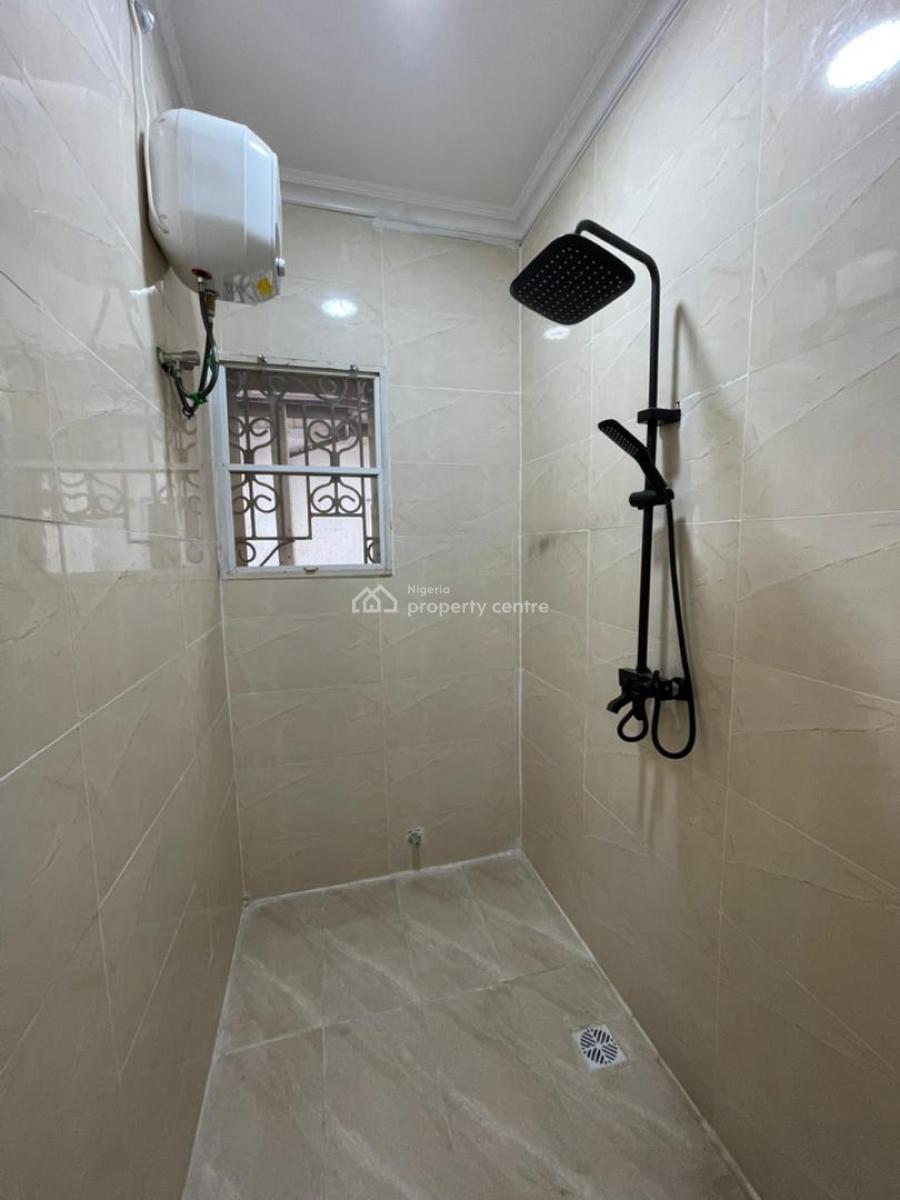 Well Renovated 2 Bedroom Apartment, Admiralty Way Lekki Phase 1, Lekki Phase 1, Lekki, Lagos, Flat / Apartment for Rent
