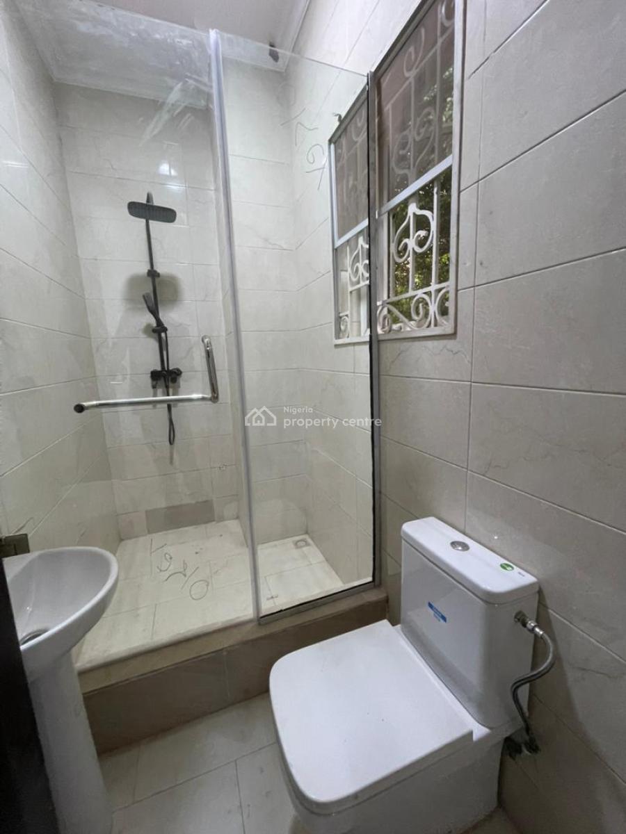 Well Renovated 2 Bedroom Apartment, Admiralty Way Lekki Phase 1, Lekki Phase 1, Lekki, Lagos, Flat / Apartment for Rent