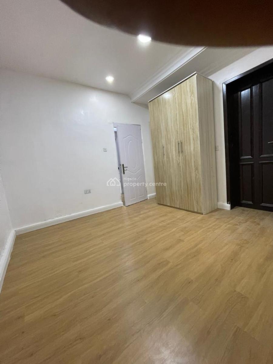 Well Renovated 2 Bedroom Apartment, Admiralty Way Lekki Phase 1, Lekki Phase 1, Lekki, Lagos, Flat / Apartment for Rent
