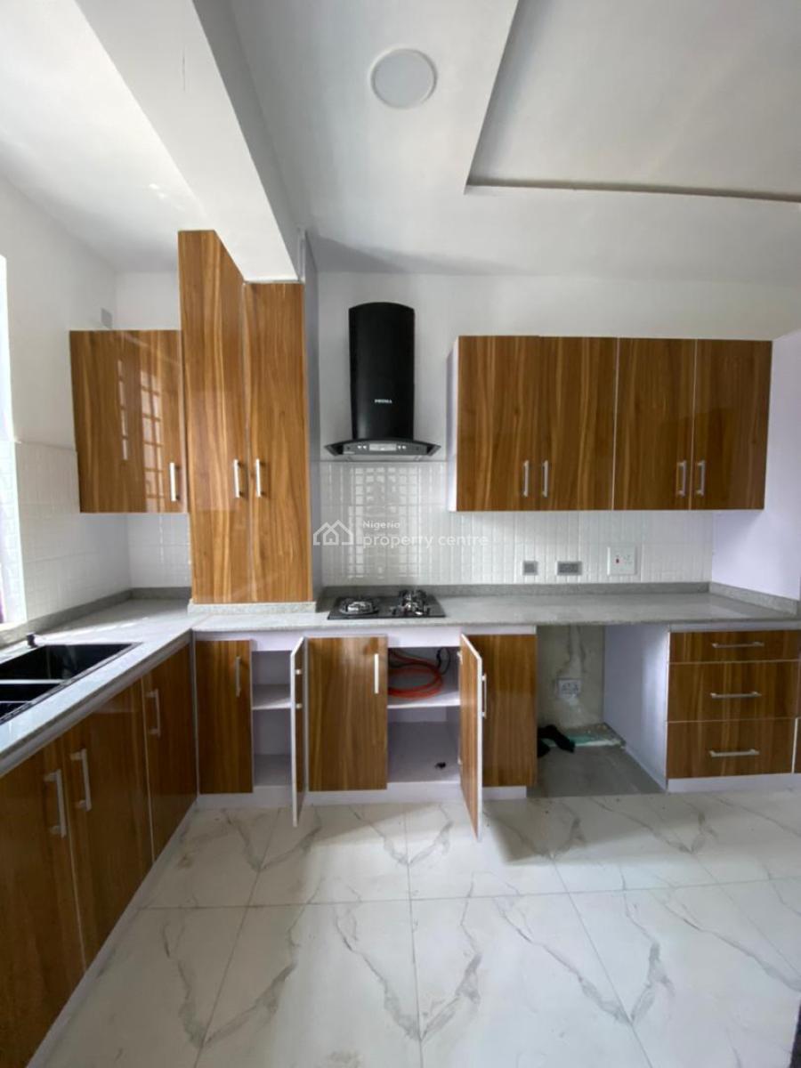 2 Bedroom Apartment with an Elevator, Lekki Phase 1, Lekki, Lagos, Flat / Apartment for Sale