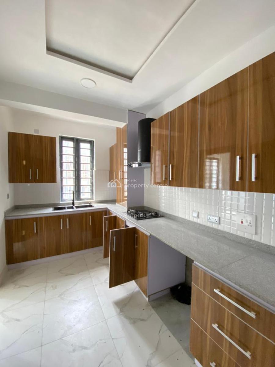 2 Bedroom Apartment with an Elevator, Lekki Phase 1, Lekki, Lagos, Flat / Apartment for Sale