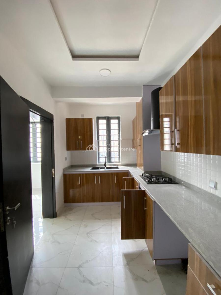 2 Bedroom Apartment with an Elevator, Lekki Phase 1, Lekki, Lagos, Flat / Apartment for Sale
