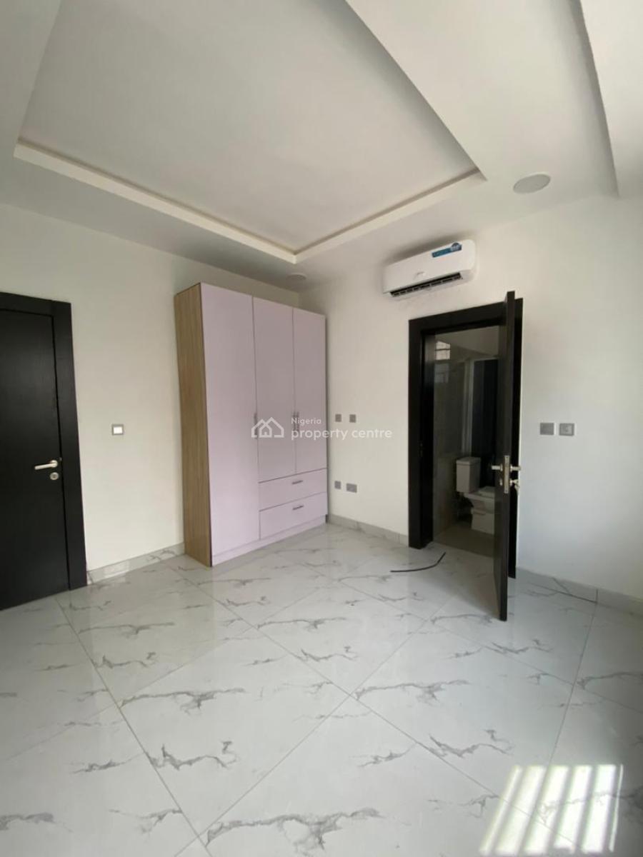 2 Bedroom Apartment with an Elevator, Lekki Phase 1, Lekki, Lagos, Flat / Apartment for Sale