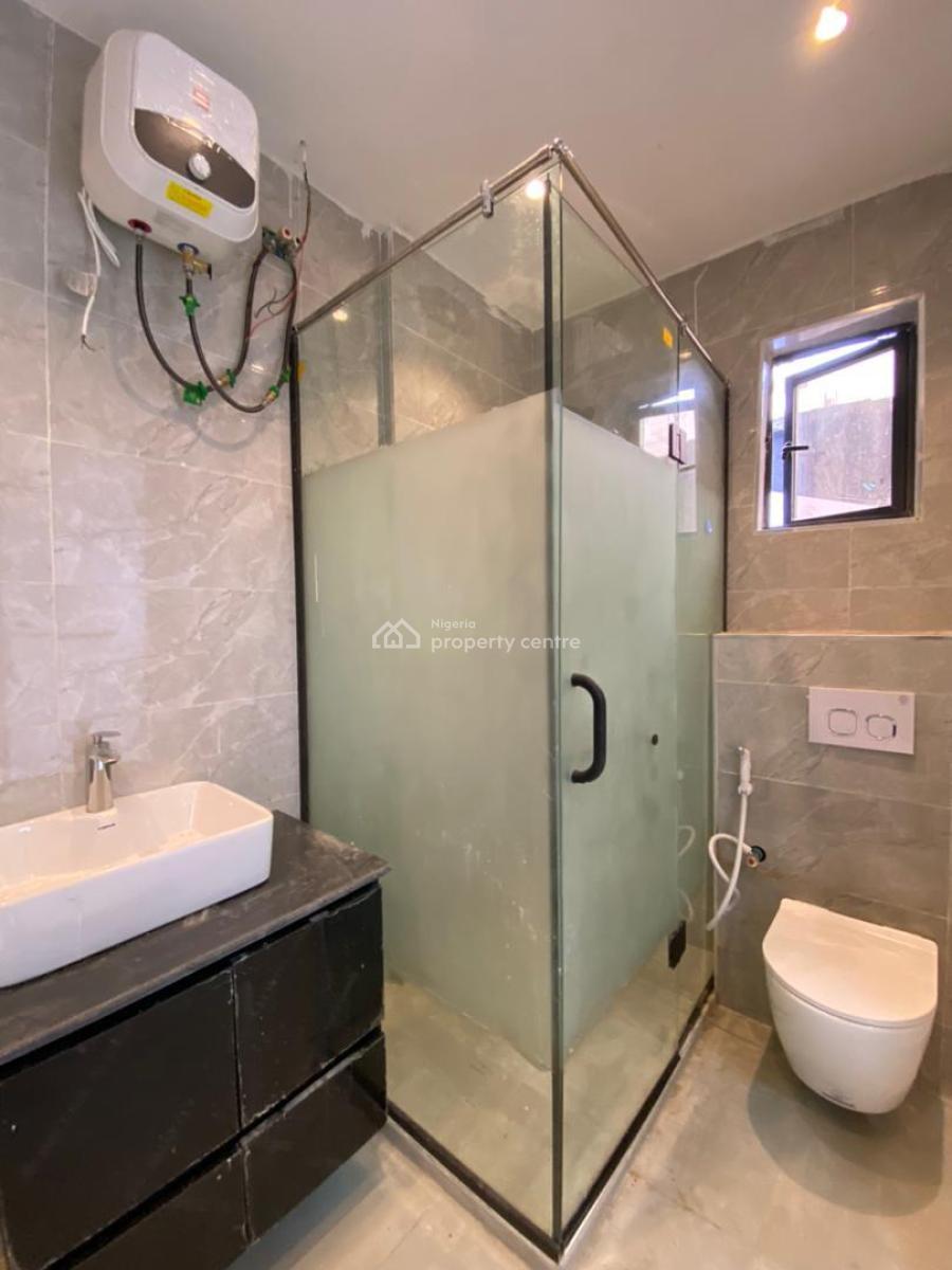 1 Bedroom Apartment with an Elevator, Gym, & Pool, Lekki Phase 1, Lekki, Lagos, Flat / Apartment for Sale