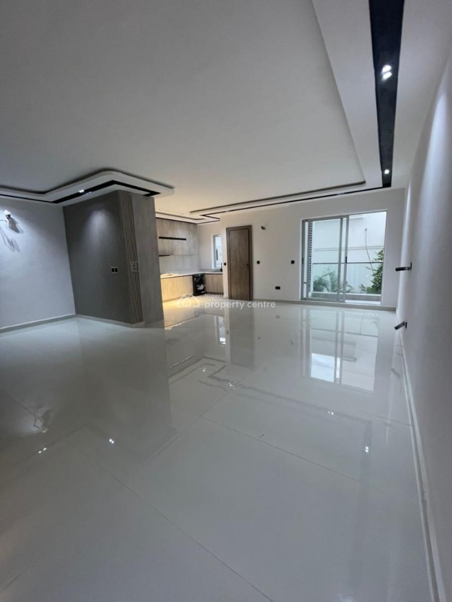 Newly Built 2 Bedroom Marionette Very Spacious, Lekki Phase 1 Admiralty Way, Lekki Phase 1, Lekki, Lagos, Flat / Apartment for Rent