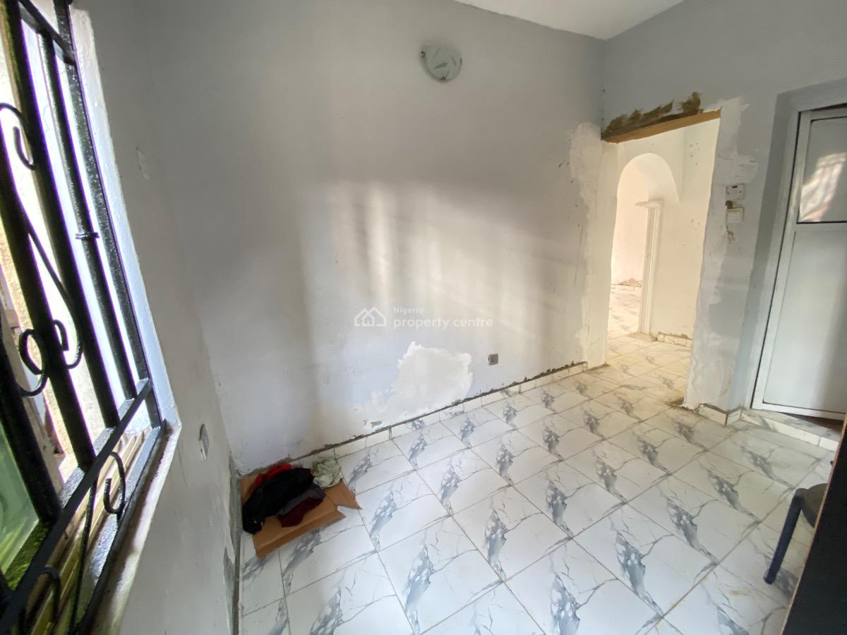 Renovated 2 Bedroom Apartment, Ilasan, Lekki, Lagos, Flat / Apartment for Rent