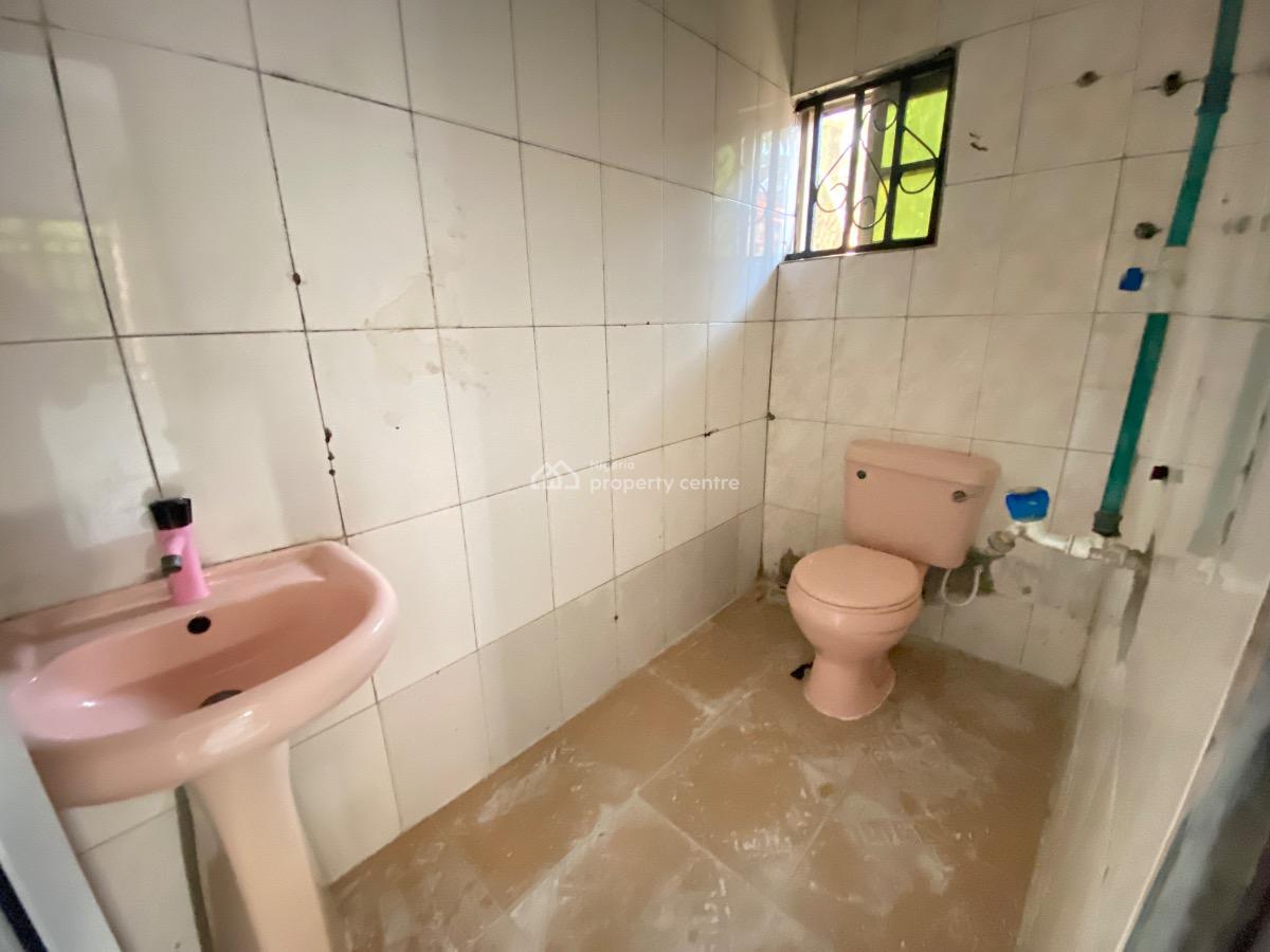 Renovated 2 Bedroom Apartment, Ilasan, Lekki, Lagos, Flat / Apartment for Rent