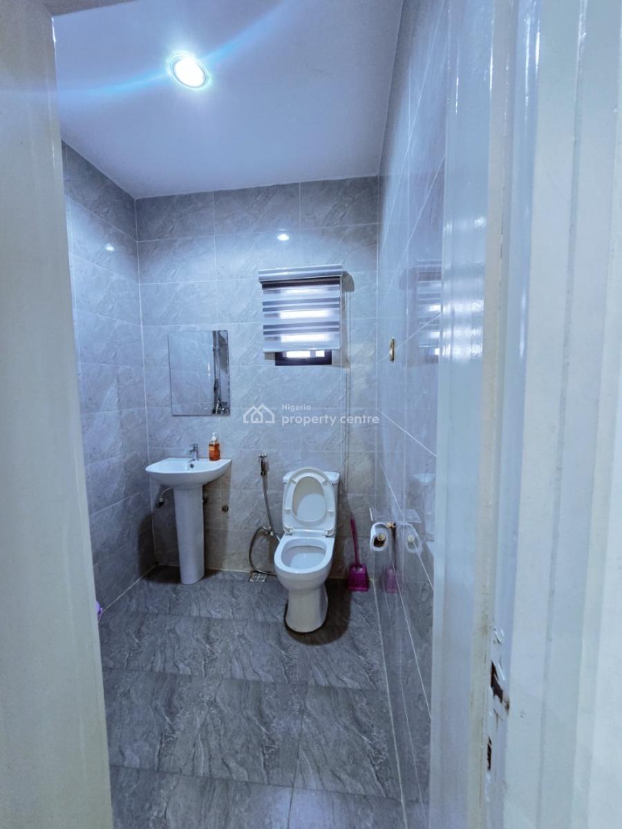 2 Bedroom Appartment, Magodo Phase 2 Shangisha Estate, Gra Phase 2, Magodo, Lagos, Flat / Apartment Short Let