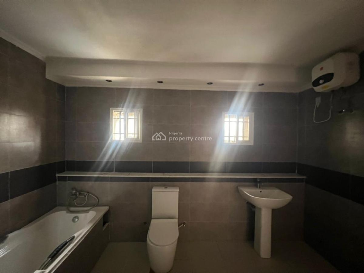 Fully Serviced Massive 3 Bedrooms Maisonette, Bq/ Laudry, Lekki Phase 1, Lekki, Lagos, House for Rent