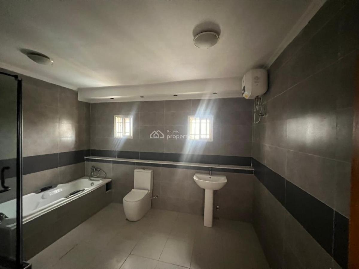 Fully Serviced Massive 3 Bedrooms Maisonette, Bq/ Laudry, Lekki Phase 1, Lekki, Lagos, House for Rent