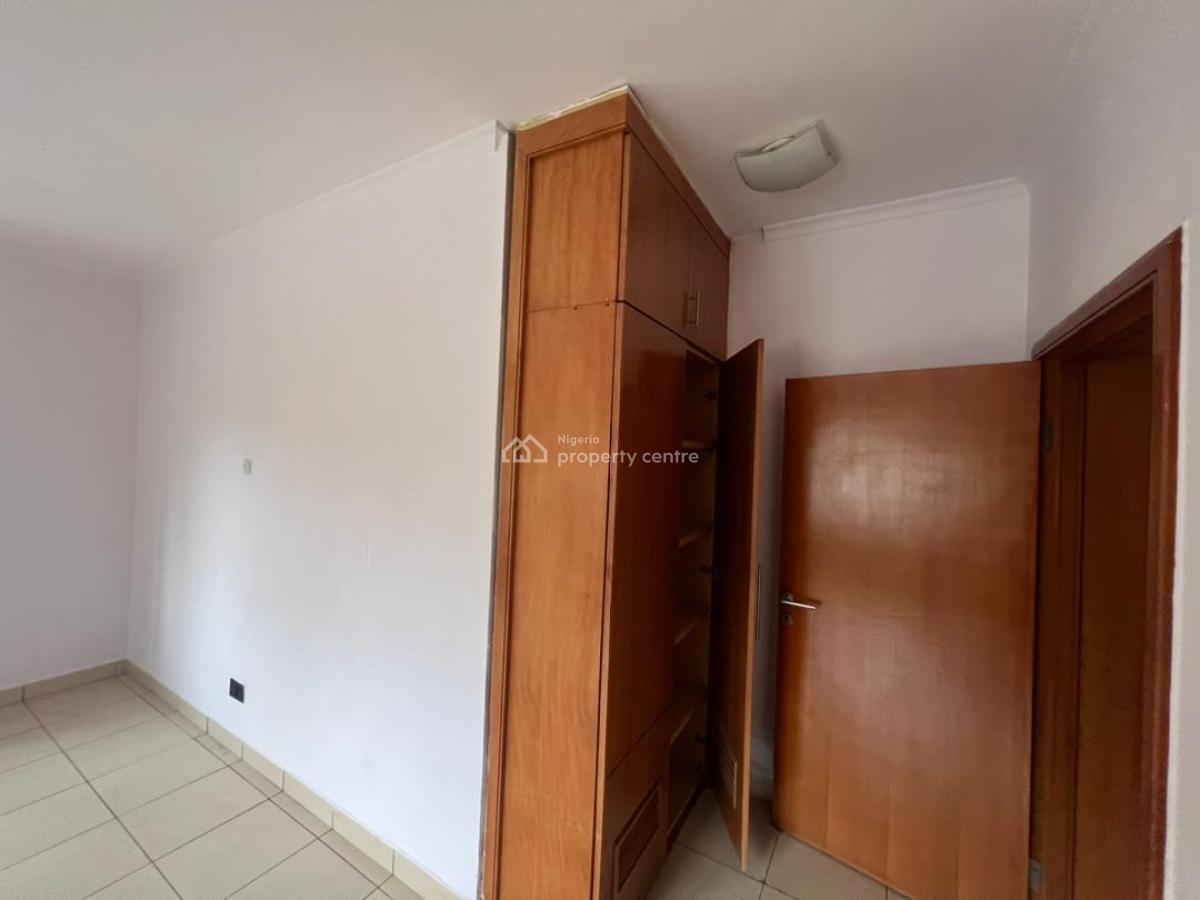 Fully Serviced Massive 3 Bedroom Apartment, Bq/ Laudry, Lekki Phase 1, Lekki, Lagos, Flat / Apartment for Rent