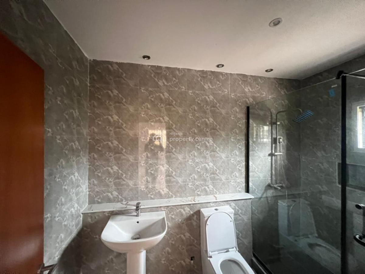 Fully Serviced Massive 3 Bedroom Apartment, Bq/ Laudry, Lekki Phase 1, Lekki, Lagos, Flat / Apartment for Rent