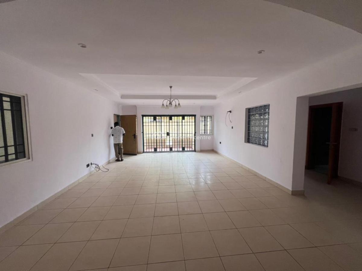 Fully Serviced Massive 3 Bedroom Apartment, Bq/ Laudry, Lekki Phase 1, Lekki, Lagos, Flat / Apartment for Rent
