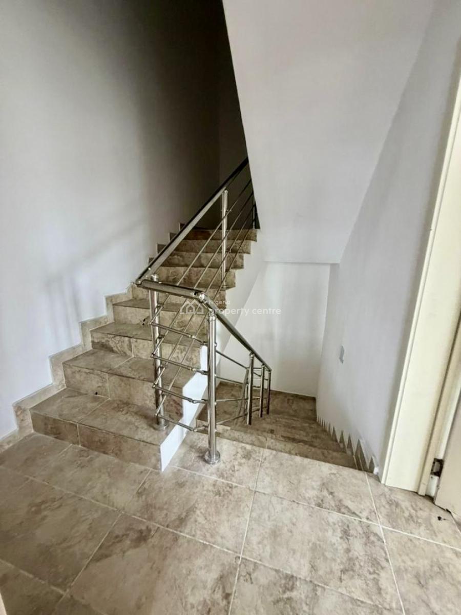 Well Maintained Spacious, Chevron Drive, Lekki, Lagos, Terraced Duplex for Rent