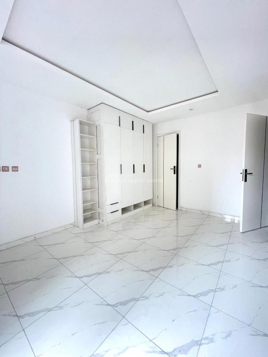 2 Bedroom 2 Bath2cars  Fully Serviced Apartment, Ikate, Lekki, Lagos, Block of Flats for Sale