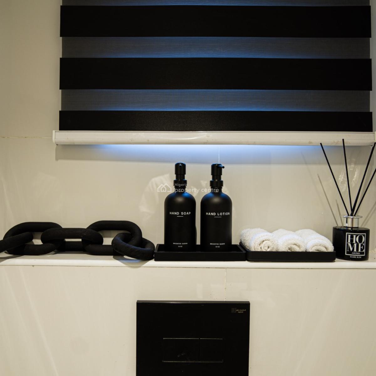 2 Bedrooms Luxury Apartment with Gym and Pool, Lekki Phase 1, Lekki, Lagos, Flat / Apartment Short Let