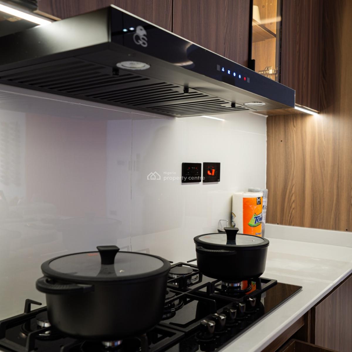 2 Bedrooms Luxury Apartment with Gym and Pool, Lekki Phase 1, Lekki, Lagos, Flat / Apartment Short Let