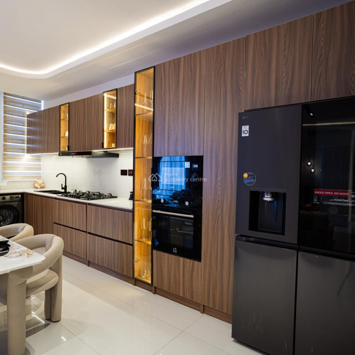 2 Bedrooms Luxury Apartment with Gym and Pool, Lekki Phase 1, Lekki, Lagos, Flat / Apartment Short Let