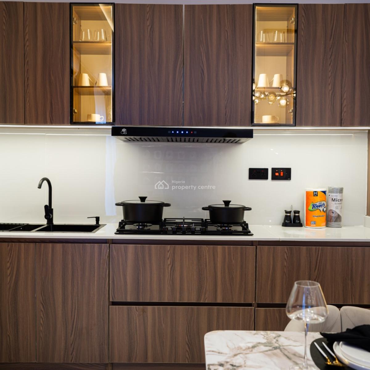 2 Bedrooms Luxury Apartment with Gym and Pool, Lekki Phase 1, Lekki, Lagos, Flat / Apartment Short Let