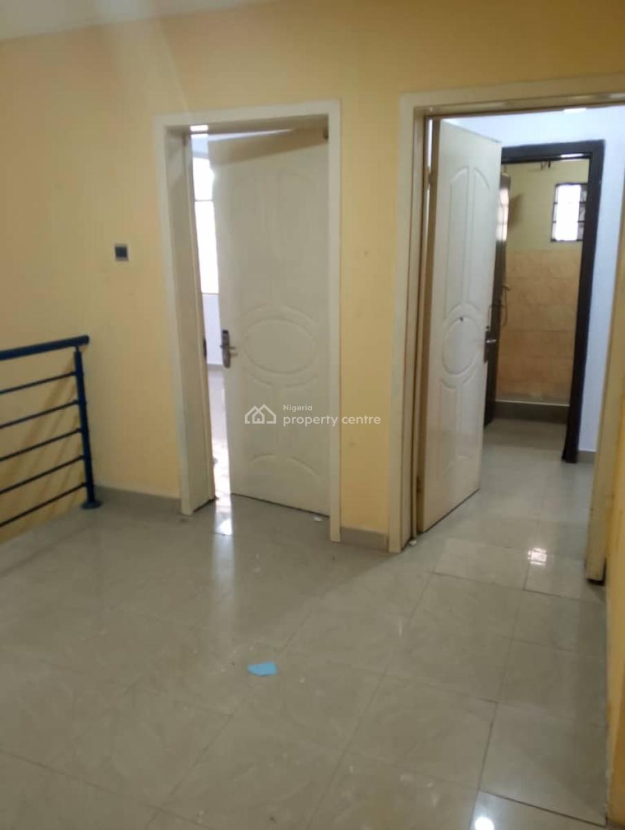 Distress Luxury 3 Bedrooms Terrace Duplex with Boys Quarter, Osapa London By Circle Mall Shoprite, Osapa, Lekki, Lagos, Terraced Duplex for Sale
