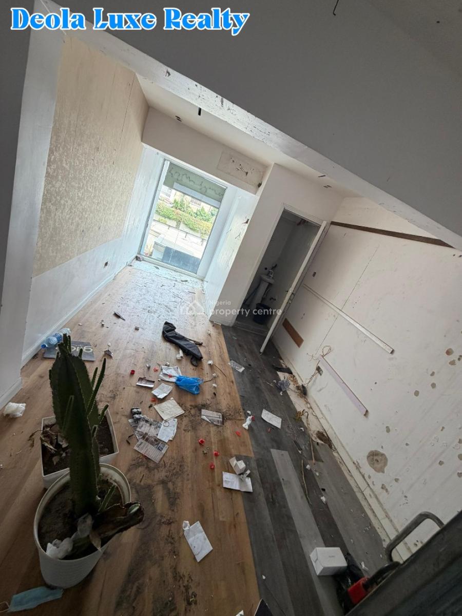 a Spacious Commercial Shop Facing a Very Busy Road, Fola Osibo Lekki Phase 1, Lekki, Lagos, Shop for Rent