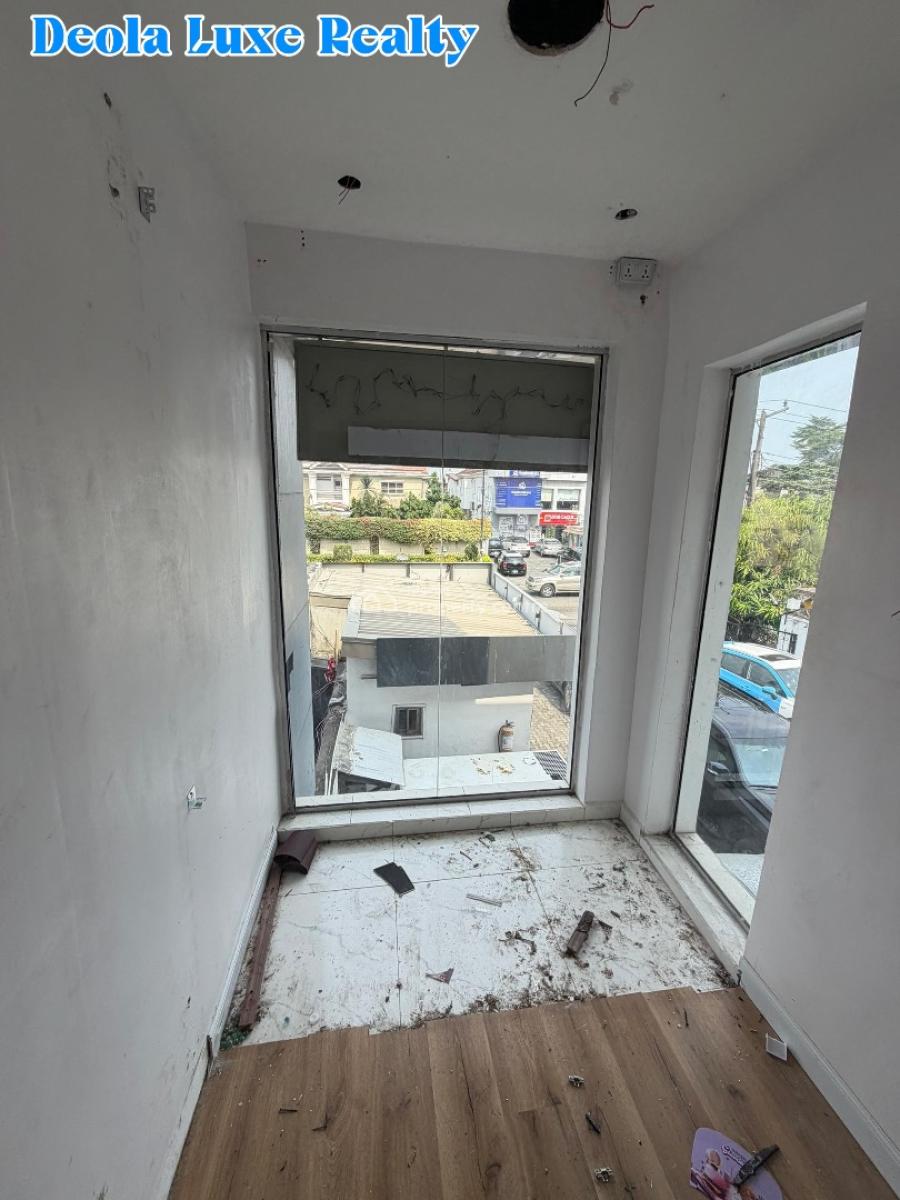 a Spacious Commercial Shop Facing a Very Busy Road, Fola Osibo Lekki Phase 1, Lekki, Lagos, Shop for Rent