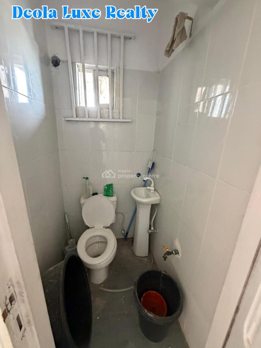 a Spacious Commercial Shop Facing a Very Busy Road, Fola Osibo Lekki Phase 1, Lekki, Lagos, Shop for Rent