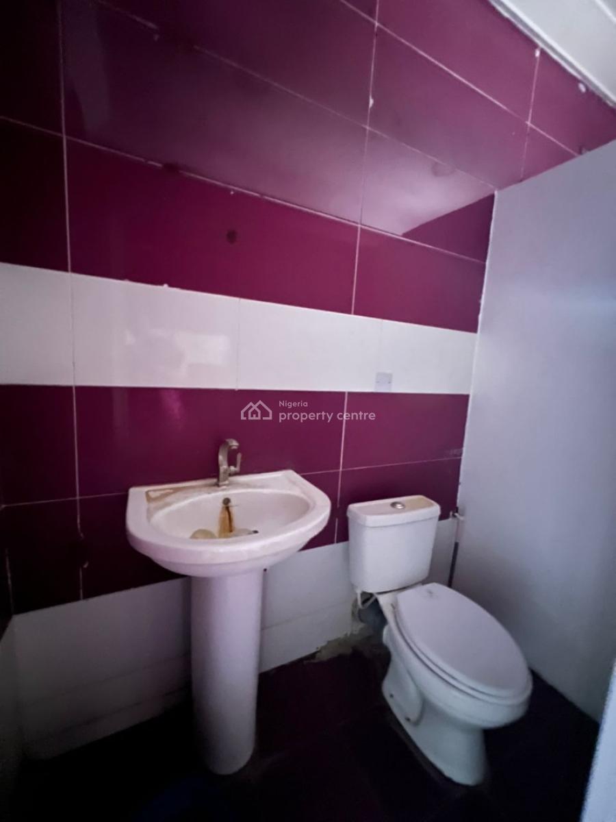 Office Space Or Shop Space with Outward Display Upstairs, Lekki Phase 1, Lekki, Lagos, Plaza / Complex / Mall for Rent