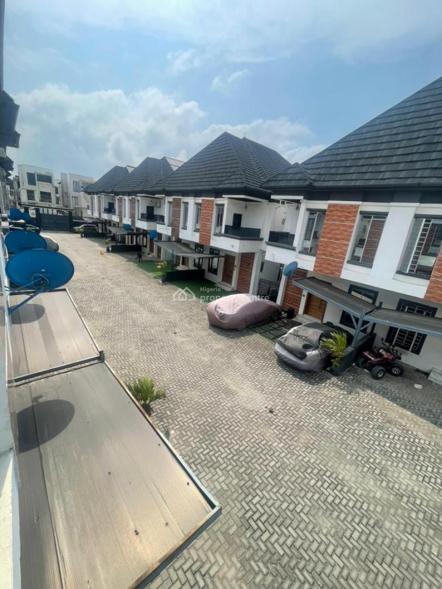 Very Spacious Master Bedroom, Van Daniel Estate, Orchid Road, Lekki, Lagos, Flat / Apartment for Rent